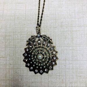 Chloe + Isabel Pearl Nedallion Necklace